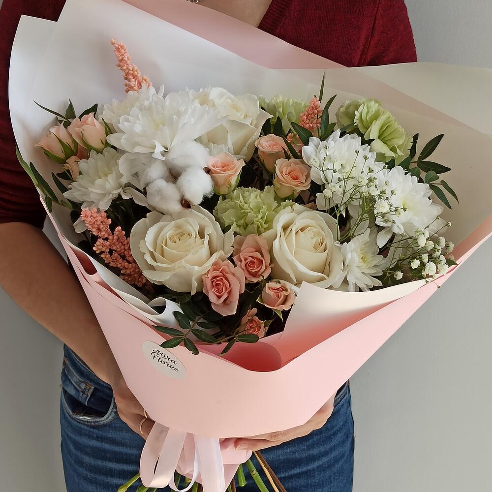 Сборный букет из кустовых роз Сборный букет из кустовых роз