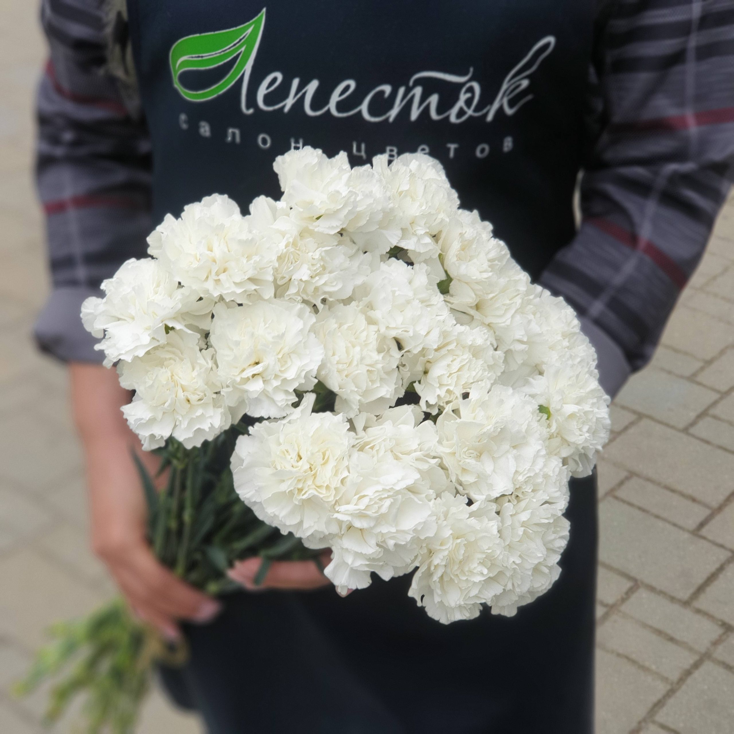 Букет из 21 белой гвоздики